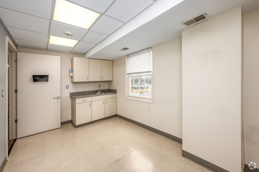 More Photos Of 4701 Randolph Rd, Rockville Medical For Lease