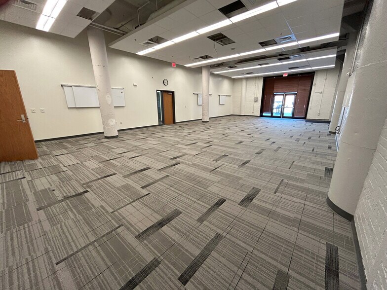 More Photos Of 238 N Mead St, Wichita Office For Sale