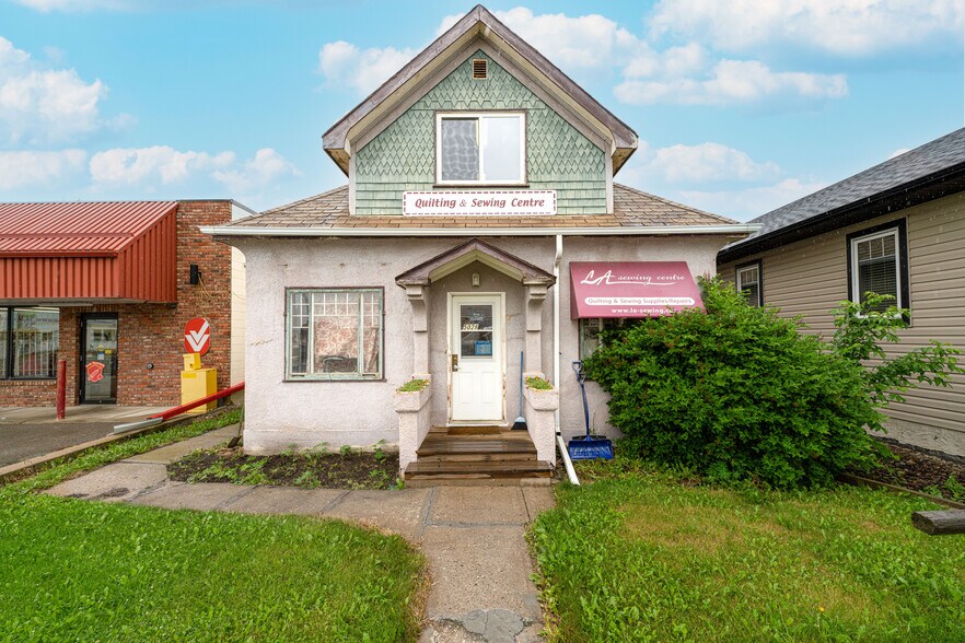 Primary Photo Of 5028 50th Ave, Lamont General Retail For Sale