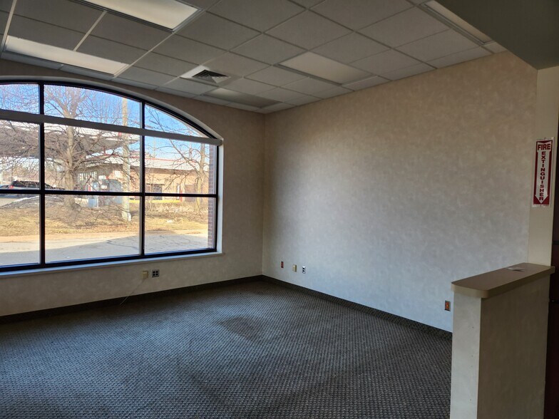 More Photos Of 2180 Dixie Hwy, Waterford Storefront Retail Office For Sale