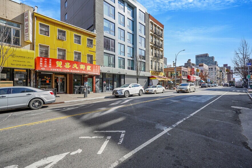 More Photos Of 280 Grand St, New York Storefront Retail Office For Lease