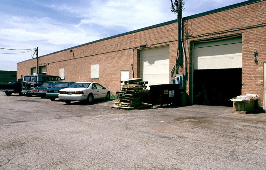 More Photos Of 2451-2457 American Ln, Elk Grove Village Warehouse For Lease