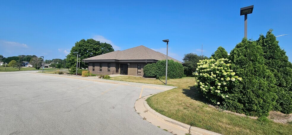 More Photos Of 2646 Noel Dr, Bellevue Storefront Retail Office For Lease