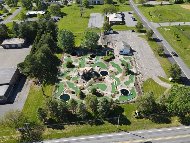 More Photos Of 4565 Spring Hill Dr, Schnecksville Amusement Park For Sale