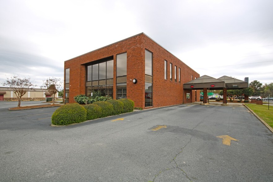 More Photos Of 1444 Watson Blvd, Warner Robins Office For Lease