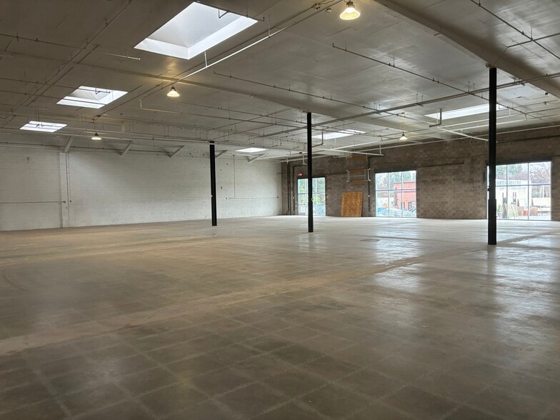 More Photos Of 2600 Cesar Chavez Blvd, Fresno Warehouse For Lease