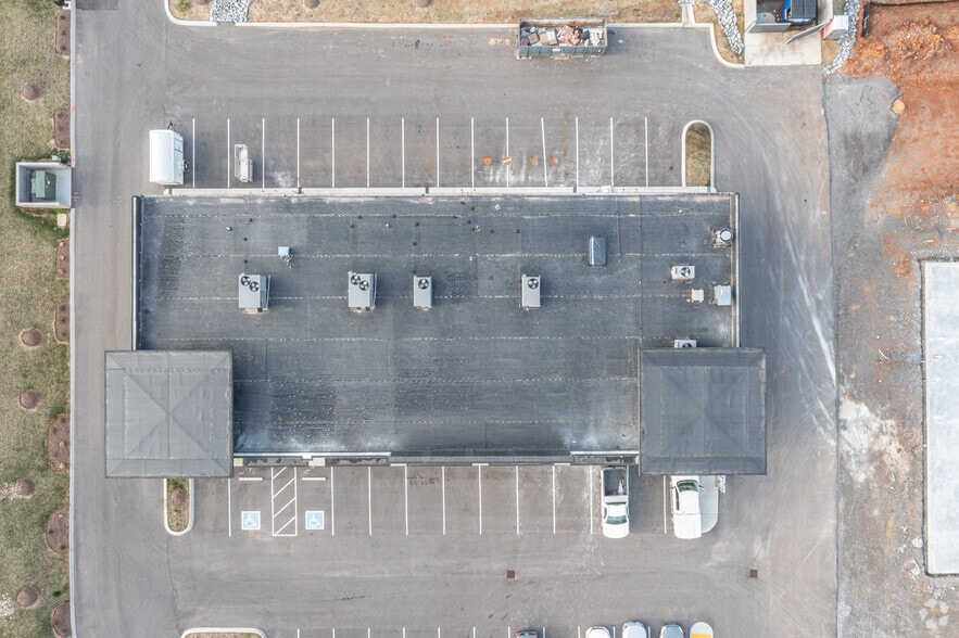 More Photos Of 2670 Madison St, Clarksville Storefront Retail Office For Lease