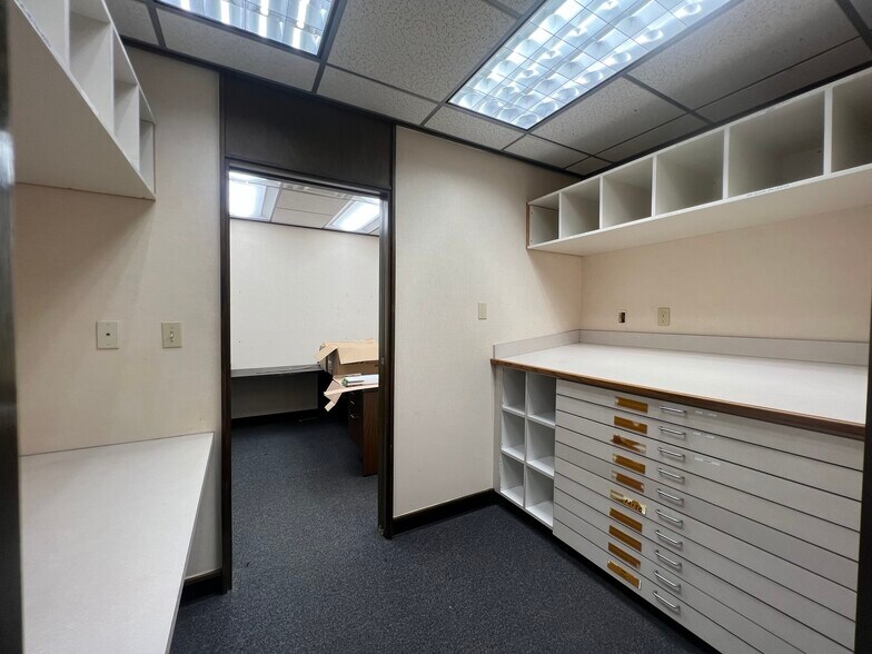 More Photos Of 205 Profit Dr, Victoria Showroom For Sale