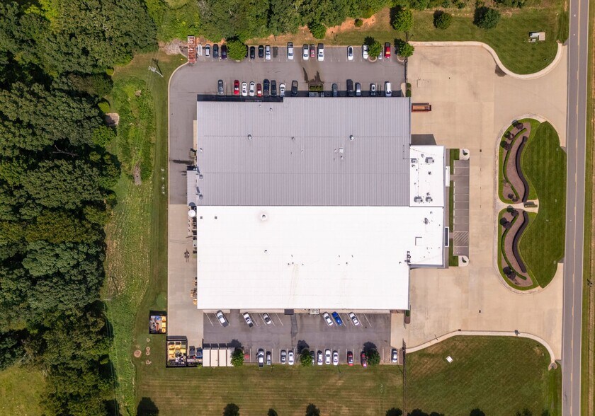 More Photos Of 258 Aviation Dr, Statesville Warehouse For Sale