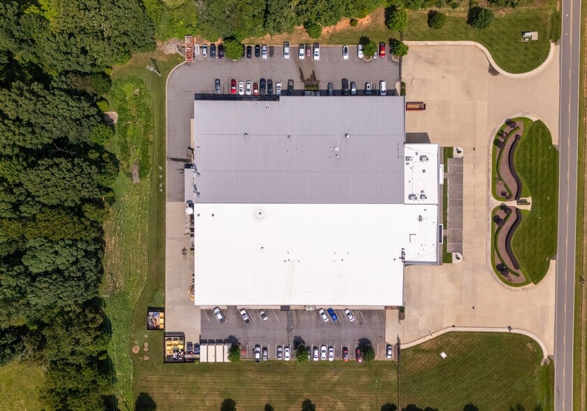 More Photos Of 258 Aviation Dr, Statesville Warehouse For Sale