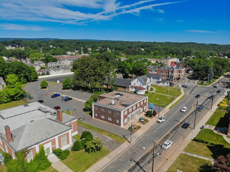 More Photos Of 132 Main St, Southington Bank For Lease