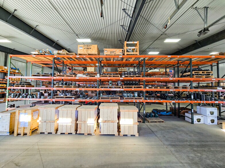 More Photos Of 509 Well St, Williston Warehouse For Lease