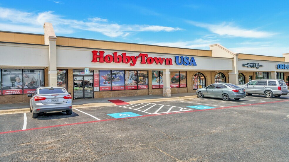 More Photos Of 600-700 Grapevine Hwy, Hurst Unknown For Lease