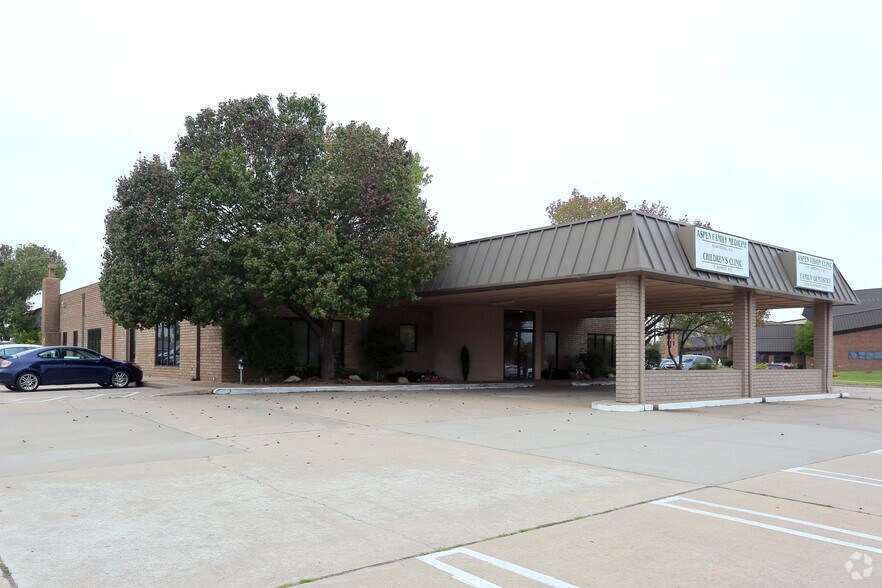 Primary Photo Of 3300 S Aspen Ave, Broken Arrow Medical For Sale