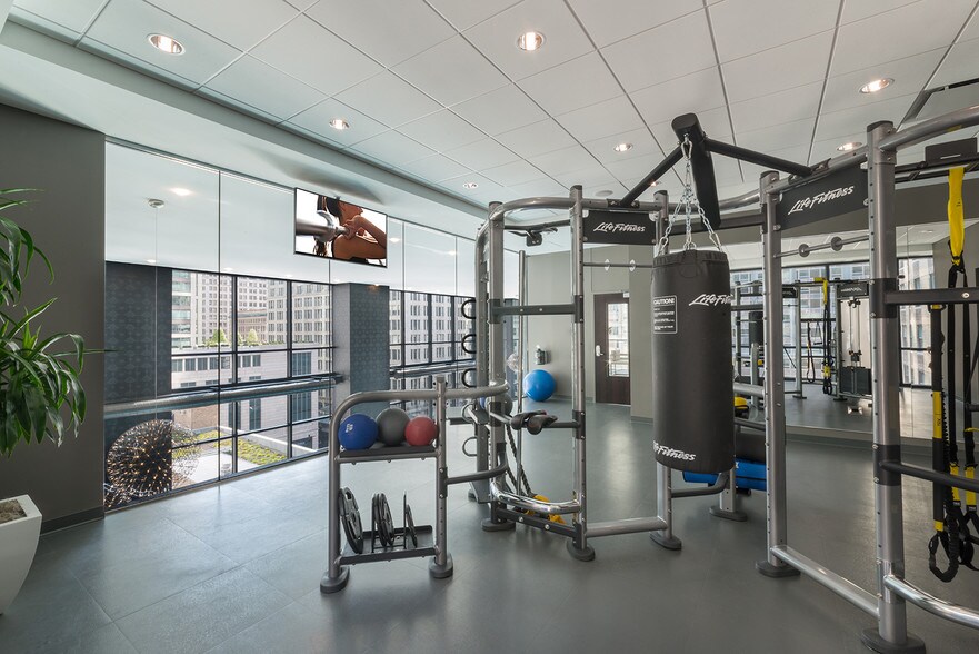 More Photos Of 73 E Lake St, Chicago Apartments For Sale