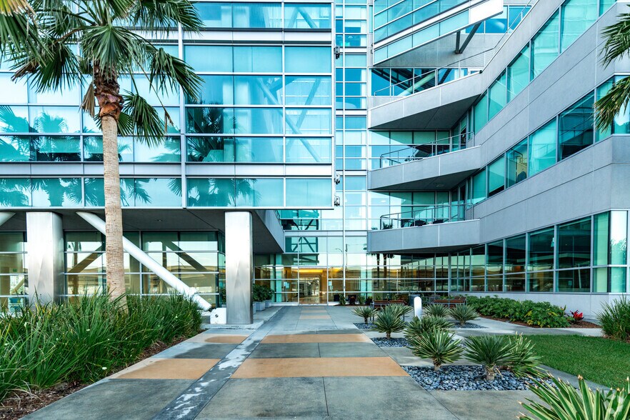 More Photos Of 999 N Pacific Coast Hwy, El Segundo Office For Lease