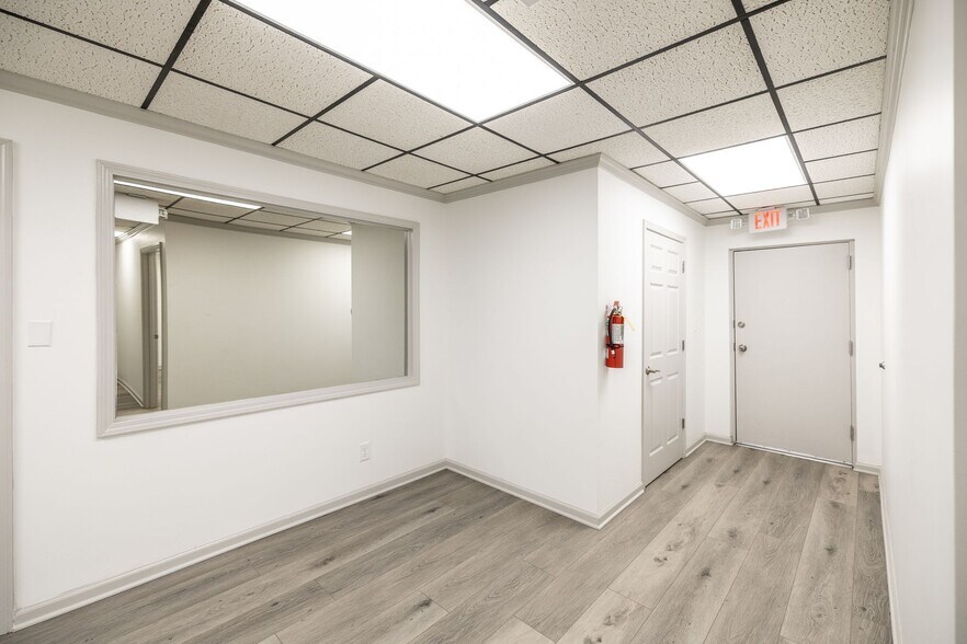 More Photos Of 363 W Main St, Hendersonville Light Distribution For Lease