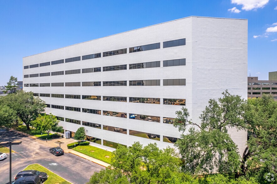 More Photos Of 7929 Brookriver Dr, Dallas Office For Sale