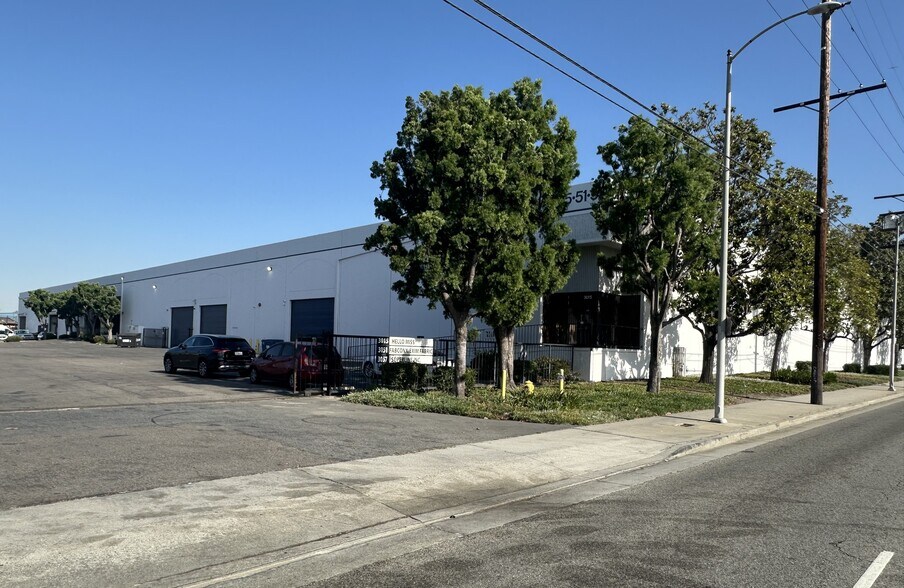 More Photos Of 2501-2551 S Alameda St, Los Angeles Unknown For Lease