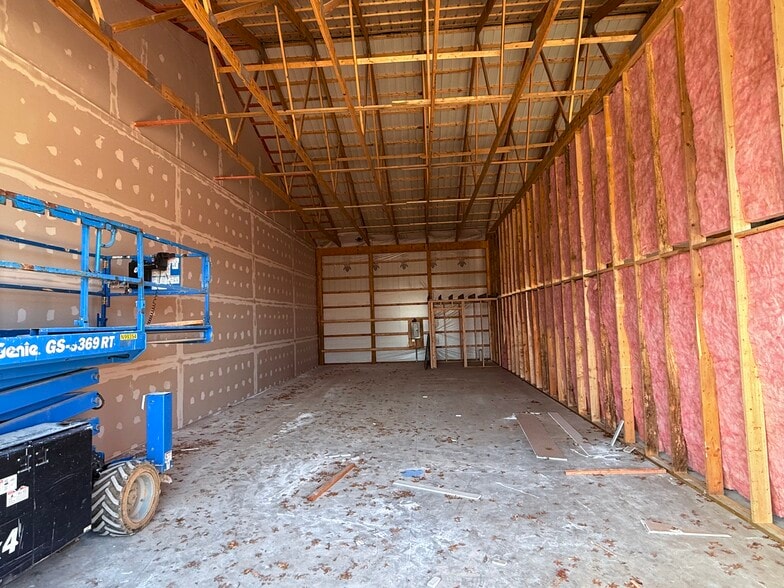 More Photos Of 1000 Enterprise Dr, Hastings Flex For Lease