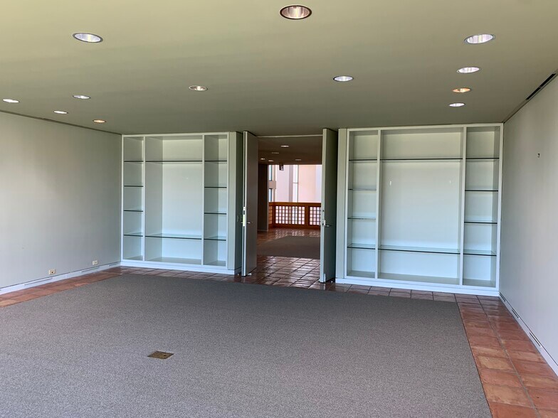 More Photos Of 1024 Texas Yes Blvd, Robstown Office For Sale