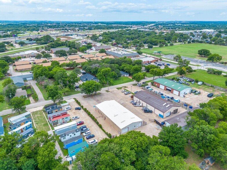 More Photos Of 110 Gotcher Ave, Lake Dallas Warehouse For Sale