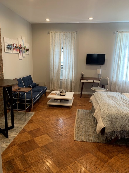 More Photos Of 113 E 39th St, New York Apartments For Sale