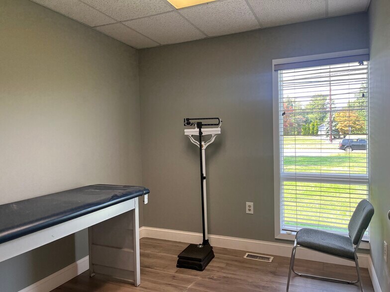 More Photos Of 1594-1600 US Highway 130, North Brunswick Medical For Lease