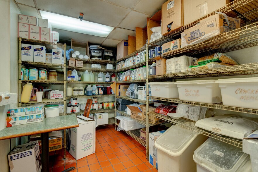 More Photos Of 1702 Park Hill Dr, Gainesville Restaurant For Sale