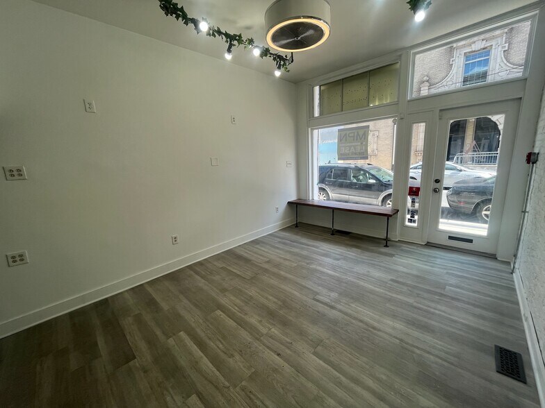 More Photos Of 616 S 6th St, Philadelphia Storefront Retail Residential For Sale