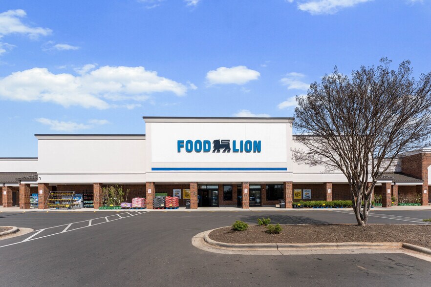 More Photos Of 1837 E Broad St, Statesville Unknown For Lease