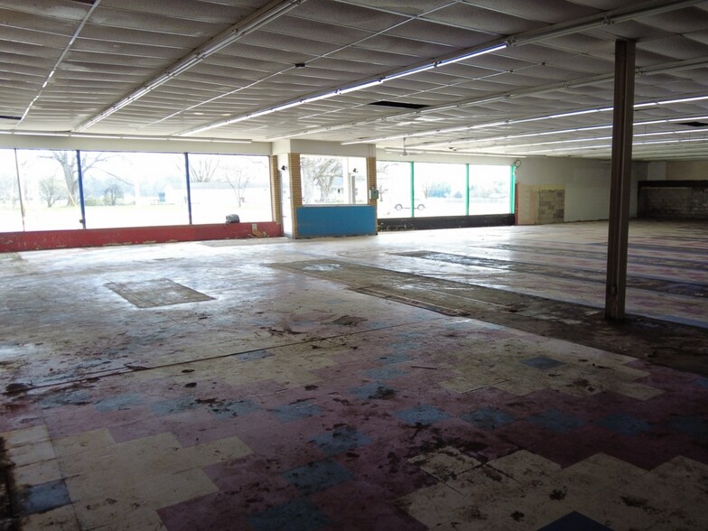 More Photos Of 500 Old Indiana 28 Hwy, Williamsport Freestanding For Sale
