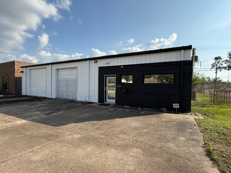 Primary Photo Of 6823 Northampton Way, Houston Warehouse For Lease