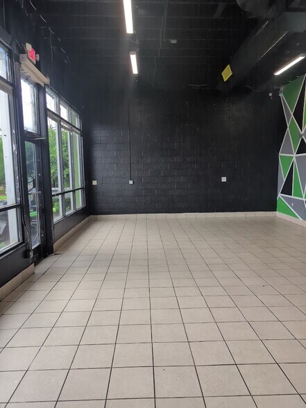 More Photos Of 45788 Woodward Ave, Pontiac Restaurant For Lease