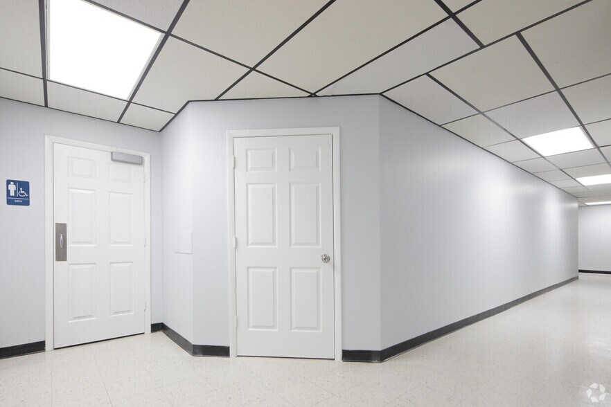 More Photos Of 1535 N Cogswell St, Rockledge Warehouse For Lease