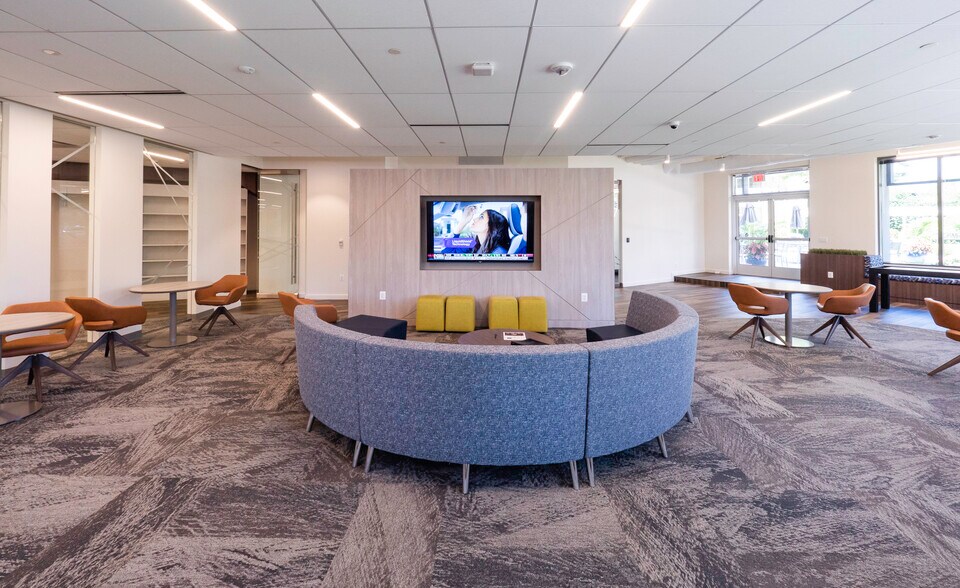 More Photos Of 2300 Corporate Park Dr, Herndon Unknown For Lease