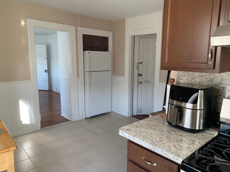 More Photos Of 253 Sea Cliff Ave, Sea Cliff Storefront Retail Residential For Sale