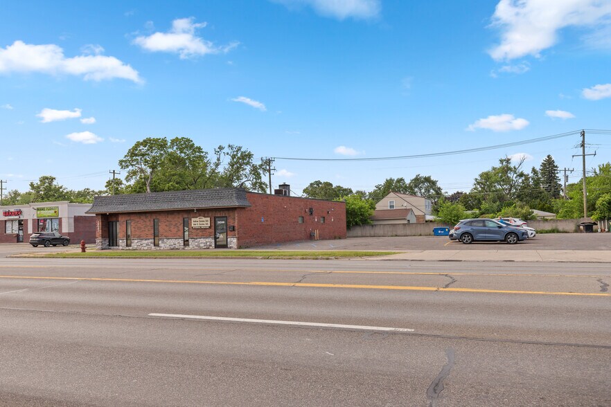 More Photos Of 24548 W Warren St, Dearborn Heights Medical For Sale