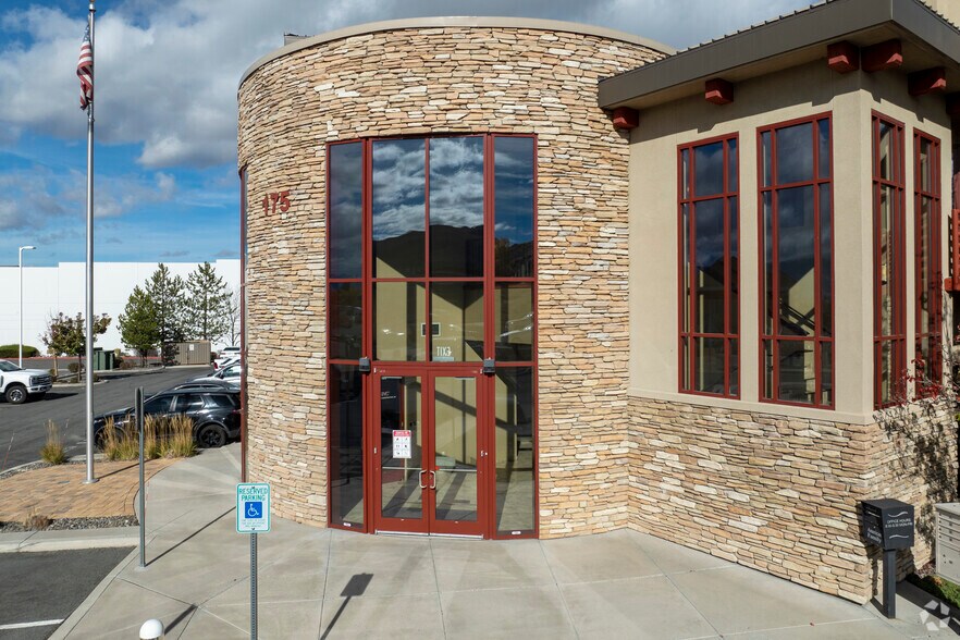 More Photos Of 175 Salomon Cir, Sparks Research And Development For Lease