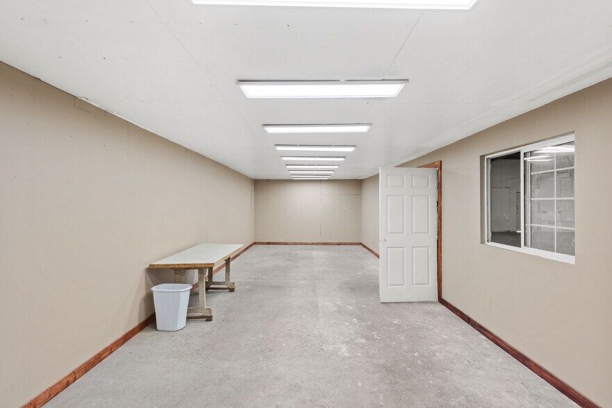More Photos Of 225 W Lockhart Ave, Coos Bay Warehouse For Sale