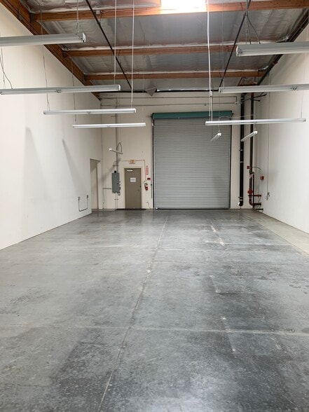 More Photos Of 3000 Bunsen Ave, Ventura Manufacturing For Lease
