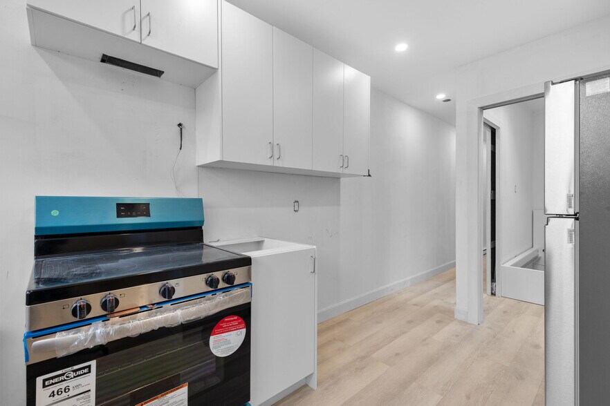 More Photos Of 4568 Rue Boyer, Montréal Apartments For Sale