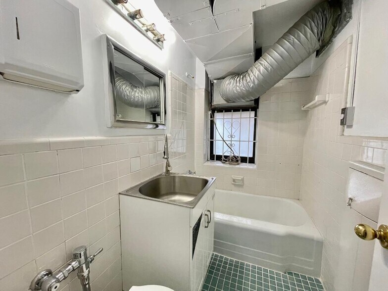 More Photos Of 10025 Queens Blvd, Forest Hills Apartments For Sale