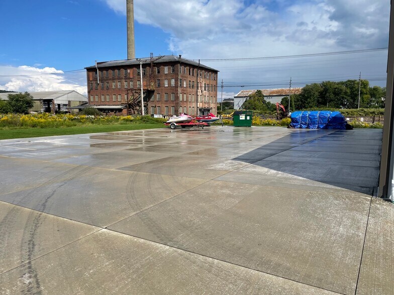 More Photos Of 180 Hollywood Dr, Butler Manufacturing For Lease