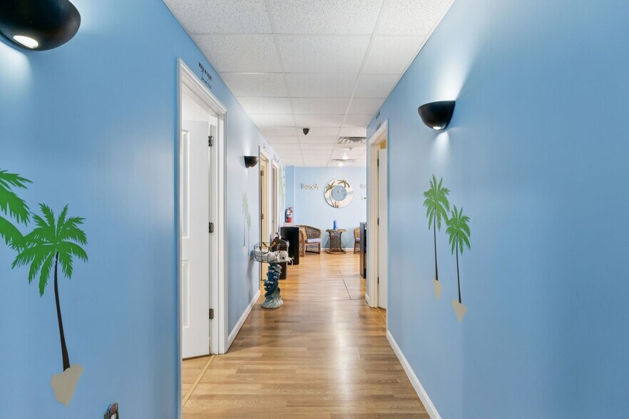 More Photos Of 506 College St W, Fayetteville Office Residential For Sale