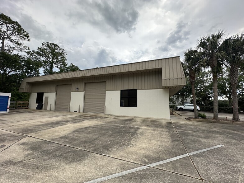 More Photos Of 100 Business Center Dr, Ormond Beach Flex For Lease
