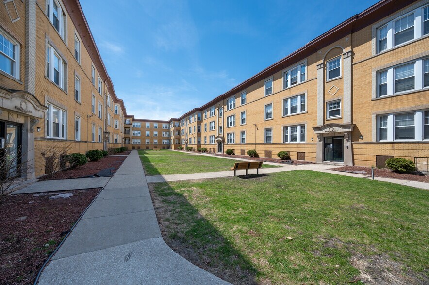 More Photos Of 4612-4626 S Lake Park Ave, Chicago Apartments For Sale