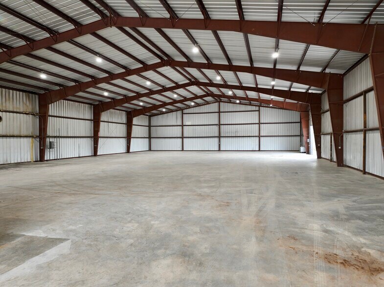 More Photos Of 4528 S Interstate 35, Alvarado Warehouse For Lease