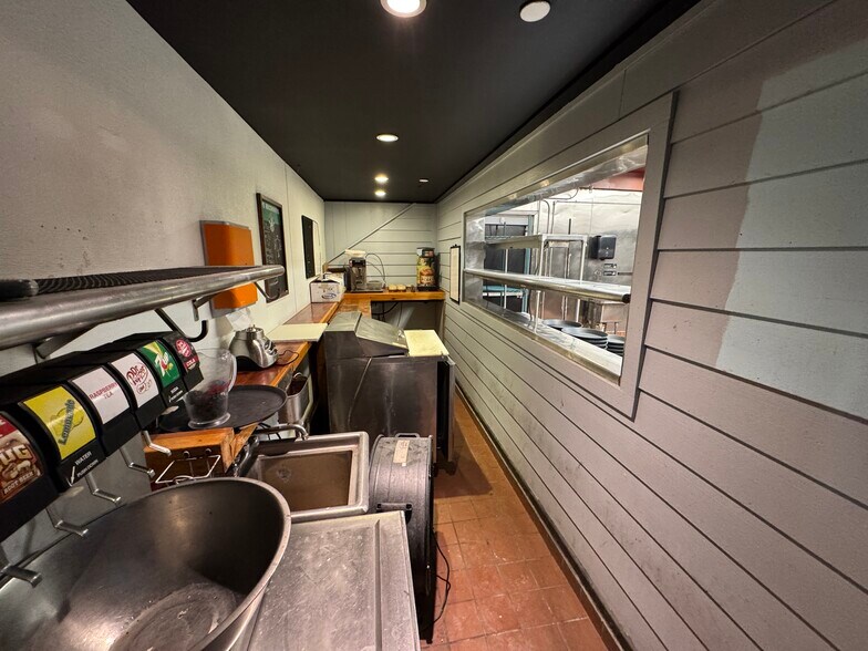 More Photos Of 388 Medford Ave, Patchogue Restaurant For Lease