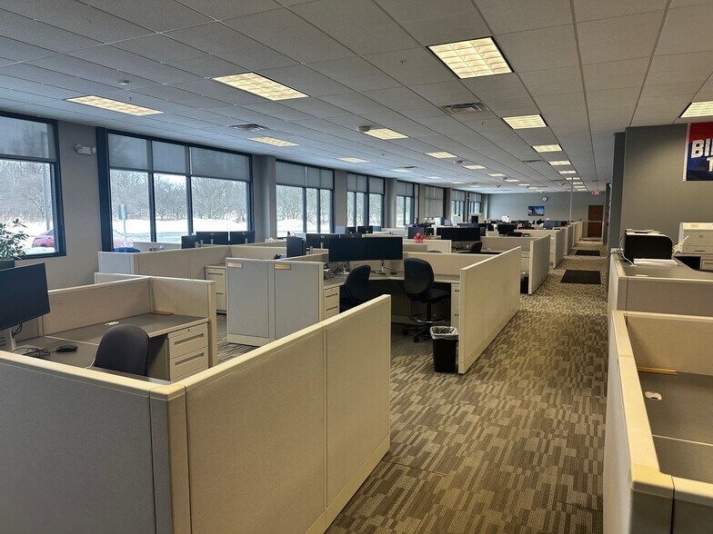 More Photos Of 555 Riverwalk Pky, Tonawanda Distribution For Lease